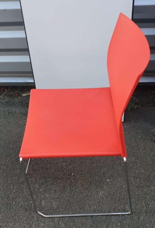 Chaise visiteur rouge