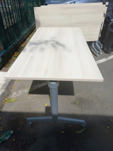 Table basculante Steelcase 140 x 70 cm