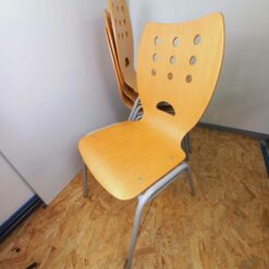 Chaise de collectivité