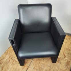 Fauteuil THF Poltrona Frau avec tablette d’écriture