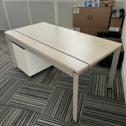 Bureau avec Passe Cable Steelcase  160 x 80 cm