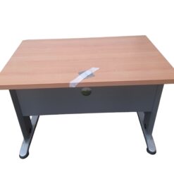 Bureau plan droit avec voile