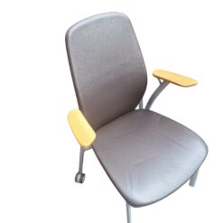 Chaise visiteur à roulettes Kinnarps Plus 375T