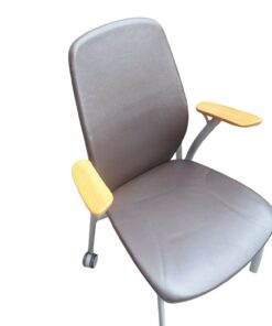 Chaise visiteur à roulettes Kinnarps Plus 375T