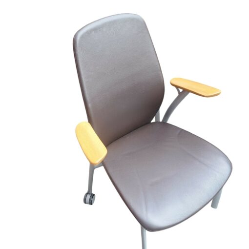 Chaise visiteur à roulettes Kinnarps Plus 375T