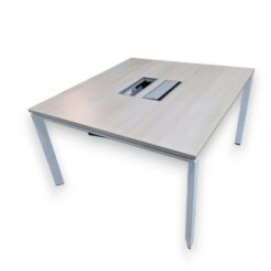 Table de réunion avec 2 Top Access