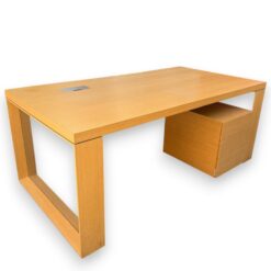 Bureau de direction en bois clair
