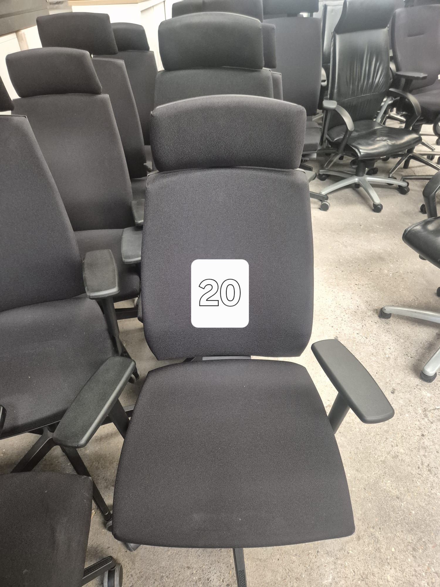 Fauteuil de bureau ergonomique noir avec appui-tête Fauteuil de bureau ergonomique noir avec appui-tête