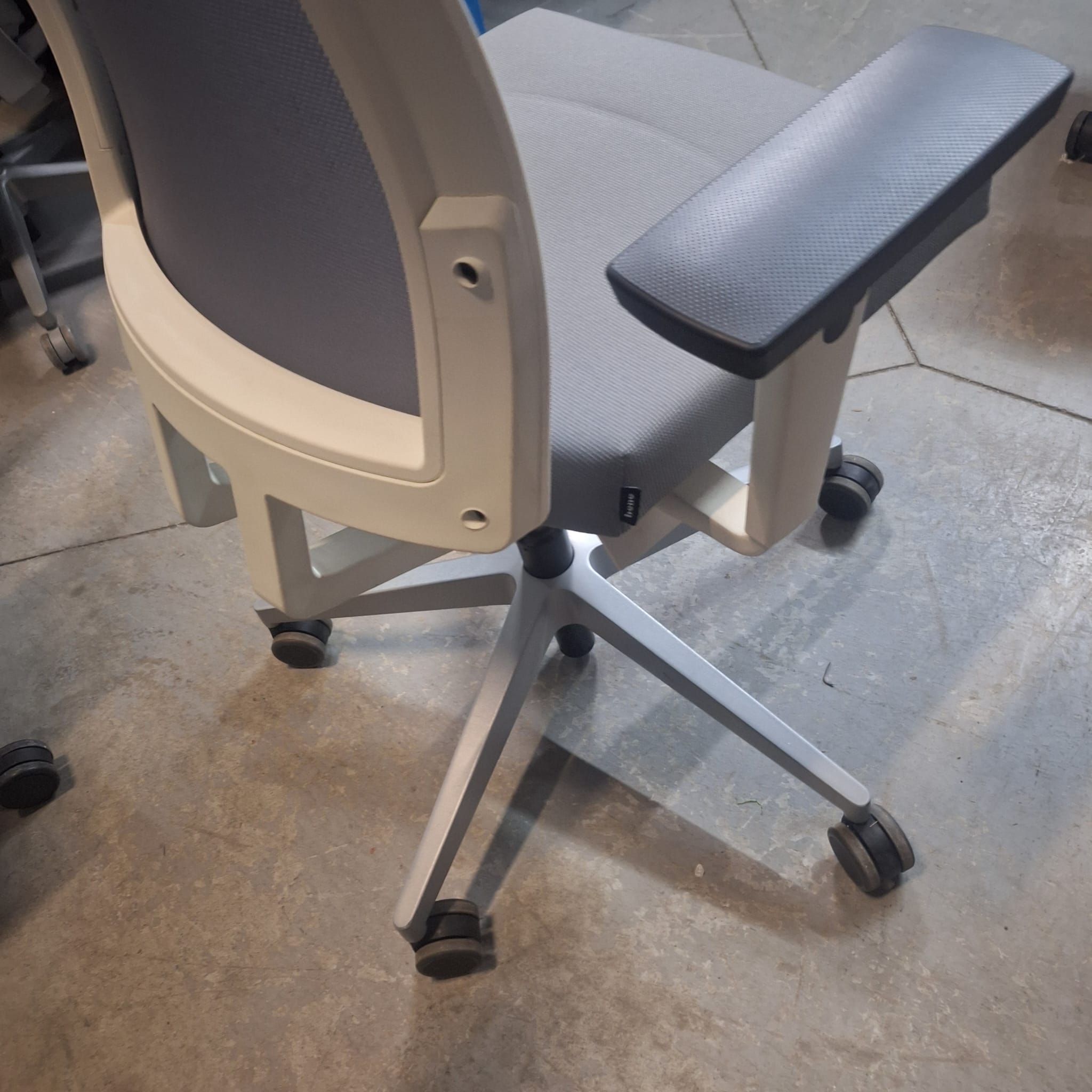 WhatsAppFauteuil de bureau modulable B_Run de Bene Image 2025-09-02 at 21.12.50 (1) Fauteuil de bureau modulable B_Run de Bene