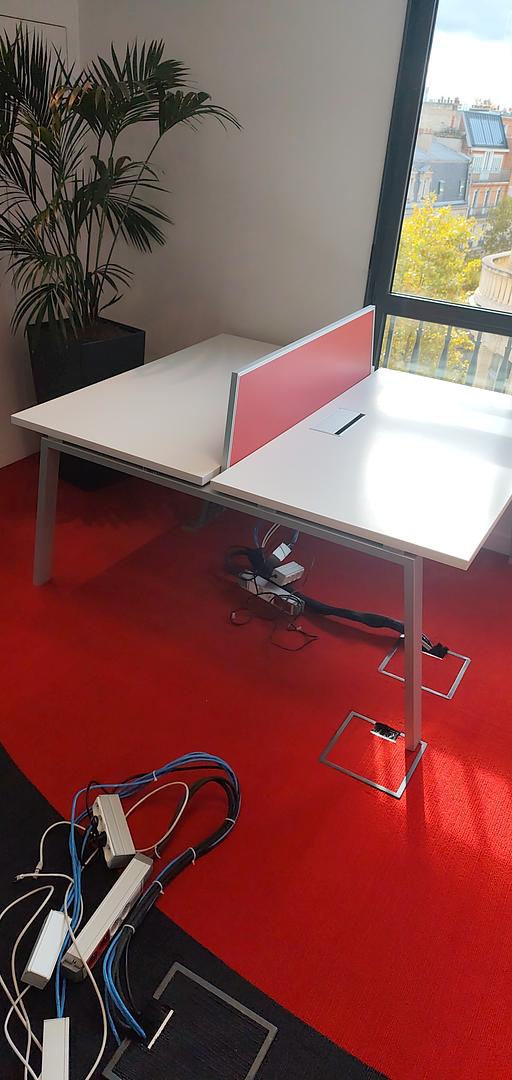 Bureau bench 2 postes de 140 x 80 cm Bureau bench 2 postes de 140 x 80 cm