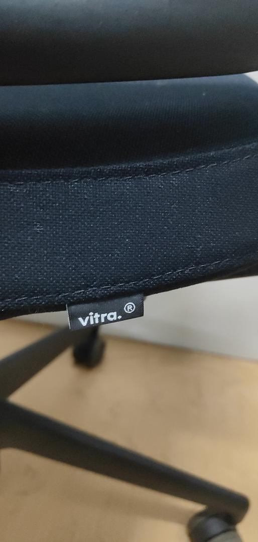 Fauteuil de bureau VITRA – Noir – Dossier résille Fauteuil de bureau VITRA – Noir – Dossier résille