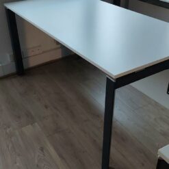 Bureau de collaborateur blanc mat