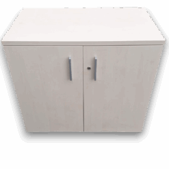 Armoire basse à portes battantes